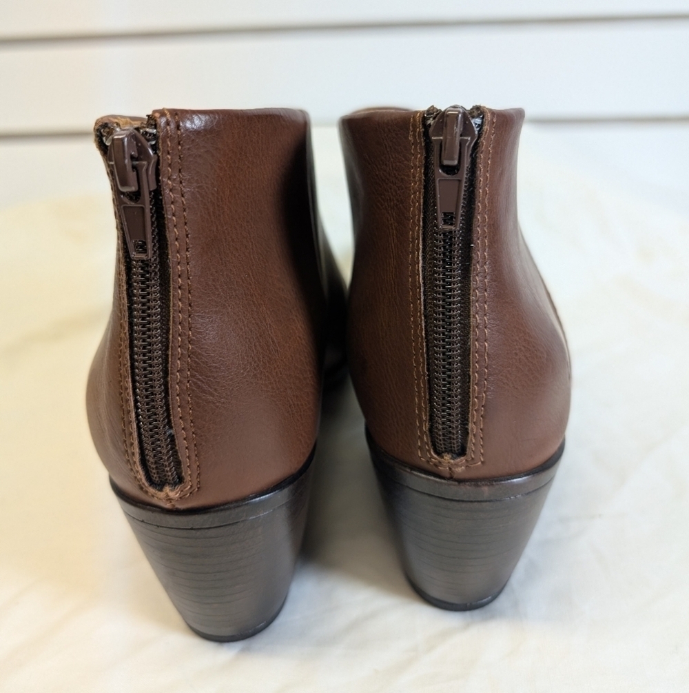 B.O.C. Womens Macey Brown Faux Leather Ankle Zip-Up Booties Shoes NWOB 9.5 - Picture 5 of 8